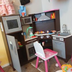 Baby Kitchen With Table And 2 Chairs 100$