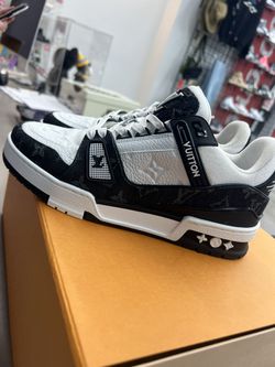 Louis Vuitton BEVERLY HILLS SNEAKER 100% Authentic for Sale in Los Angeles,  CA - OfferUp