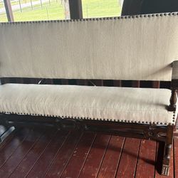 Vintage Settee White Sofa Style. 