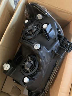 Toyota Tundra (07-13) Headlights