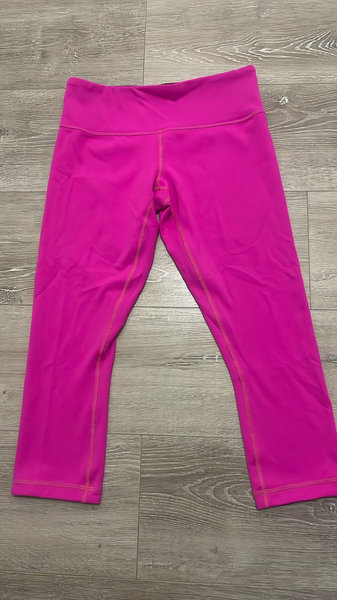 Lululemon size 6 color flipping  legging capris