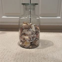 Glass jar with Shells 