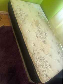 Twin pillow top Mattress with box spring