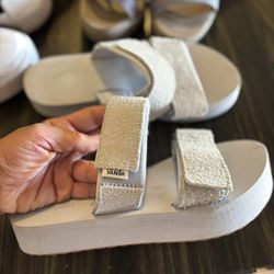 New women’s vans sandals size 7