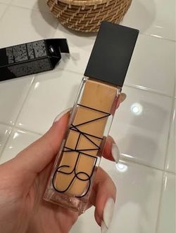NARS Natural Radiant Longwear Foundation – Medium 1.2 Patagonia