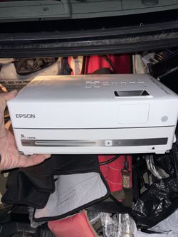 Epson PowerLite Presenter WXGA 3LCD projector/DVD player combo