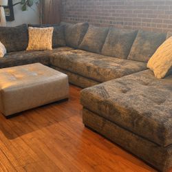 New 4 pc sectional sofa with cocktail ottoman and pillows