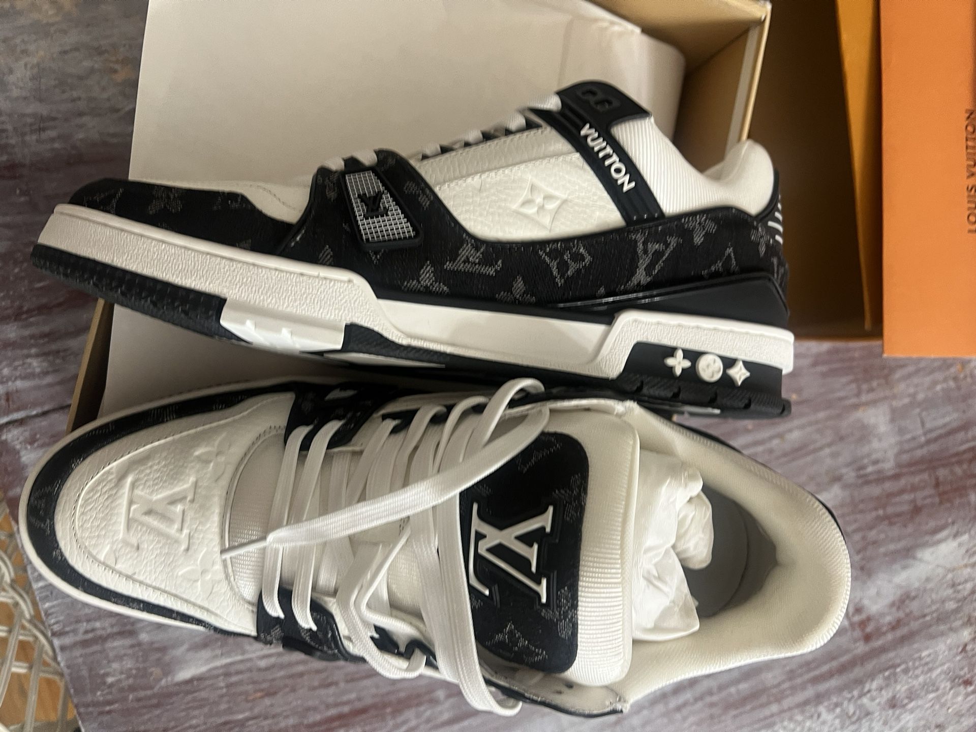 LV Trainers Sz 11
