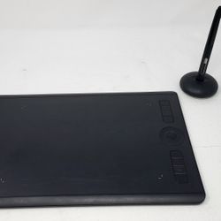 Wacom PTH660 Intuos Pro Digital Graphic Drawing Tablet for Mac PC, Medium, Black