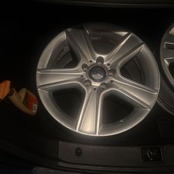 1 Mercedes Rim  17x8.5