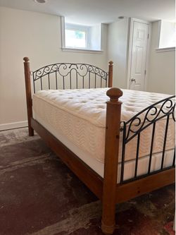 Mt. Airy Queen Bedroom Set