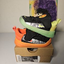 Size 5c - Kids Nike Lebron's - $40