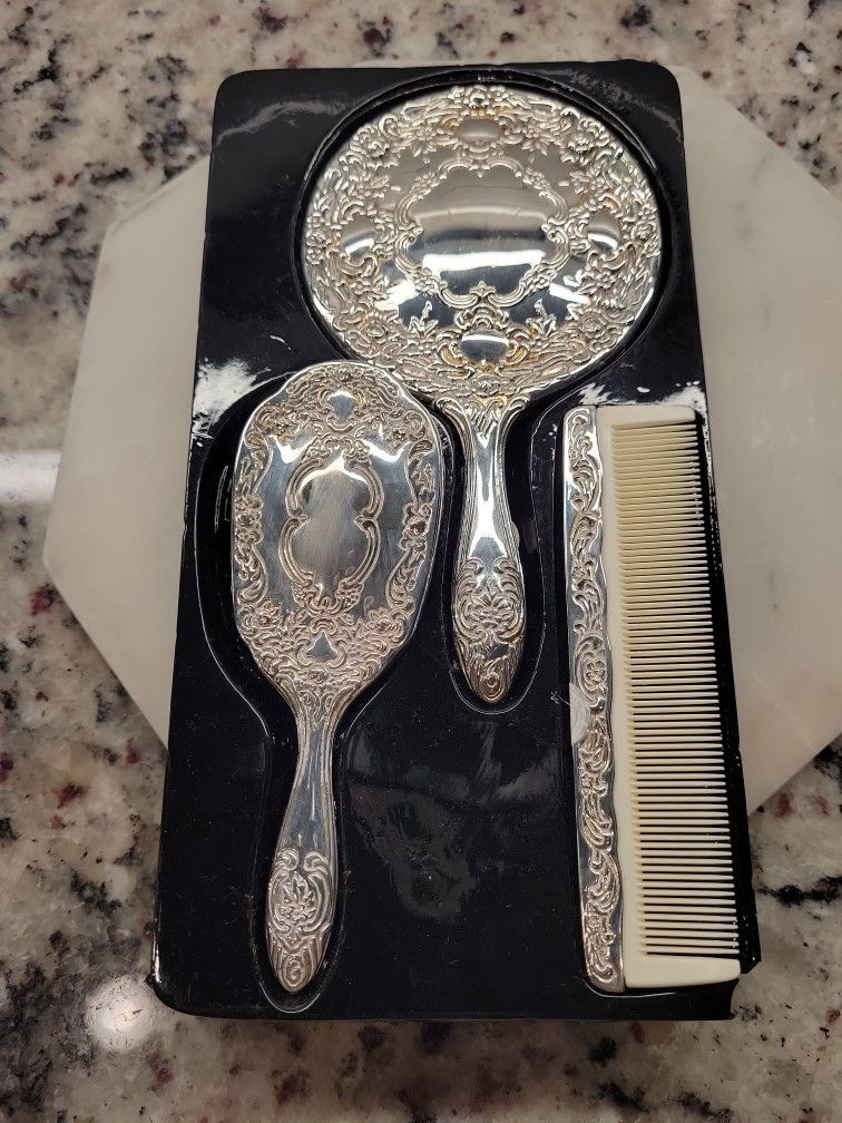 silver plated three piece dresser set Vintage Silverstar Silver-plated 3 Piece Dresser Set