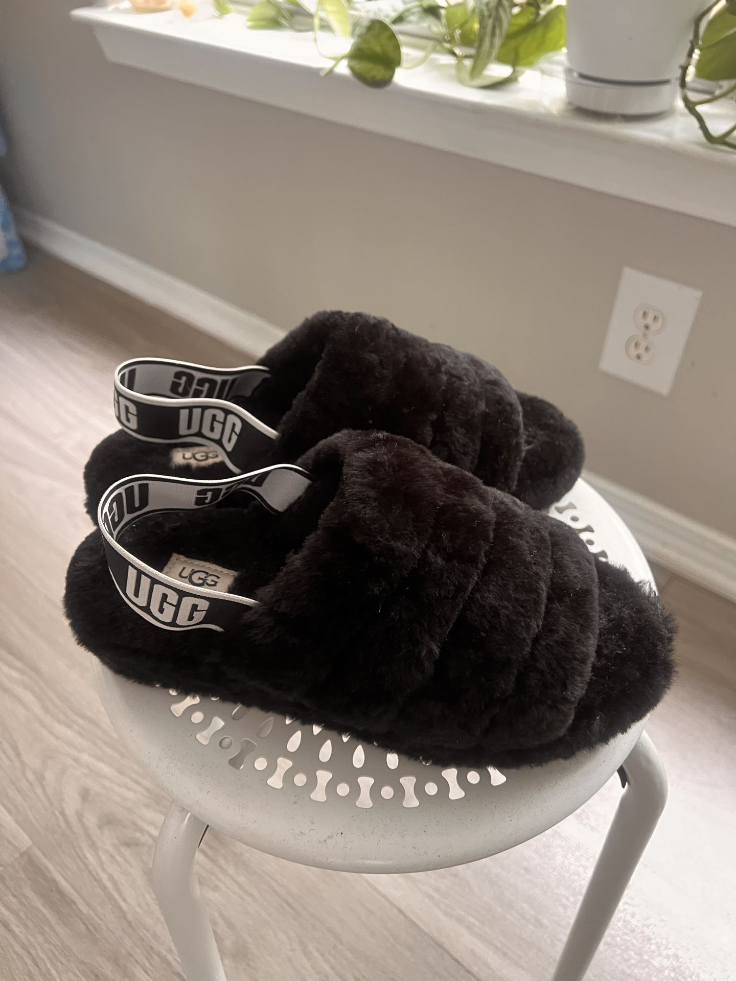 Ugg Slippers 8w