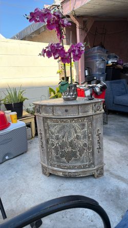 Corner table