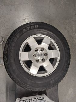 1 Toyota FJ Cruiser Wheel Rim & tire P265/70R17 113S Dunlop