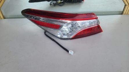 2018 - 2020 TOYOTA CAMRY LEFT TAILAMP TAIL LAMP DRIVER SIDE LED GENUINE USED OEM.  B3