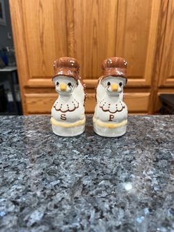 Ceramic Chickens wearing a hat pair of salt and pepper shakers. Size approximately 4 inches tall. Preowned. Has been on display in a cabinet with a