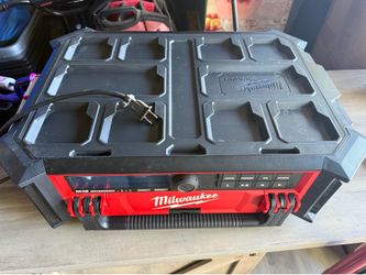 Milwaukee-M18-Lithium-Ion-Cordless-PACKOUT-Radio-Speaker-with-Built-In-Charger
