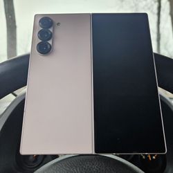 Z Fold 6 (White 🤍) • 256 GB • UNLOCKED 🔐 • Mint (Price Firm)