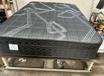 Mattress Black series Queen sizes 🛏️ Euro Pillow Top 12” medium firm 🆕  In Plastic   ➡️Mattress only $199  ➡️Mattress with box spring $260  🚚Delive
