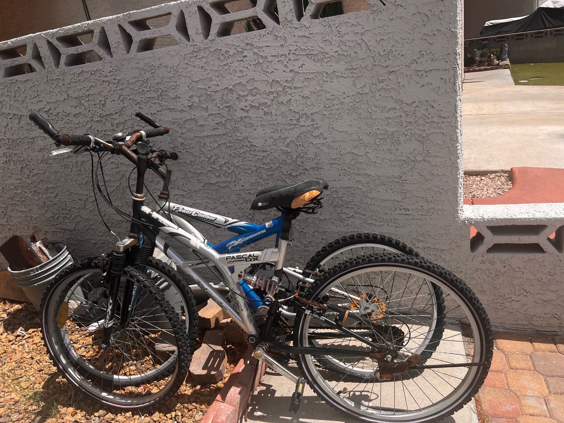 🚲2 bicicletas usadas – $30por las dos (urge vender)