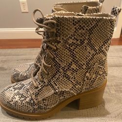 Women’s Sonoma Spotted Snake Boots 8 1/2