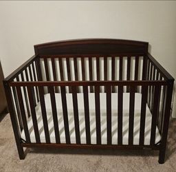 Graco Baby Crib - Almost New ($109.99)