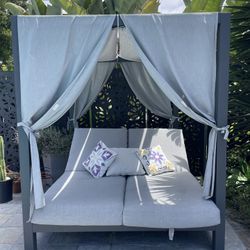 Double Outdoor Daybed