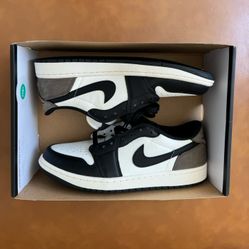 Jordan 1 Mocha Low - Size 9