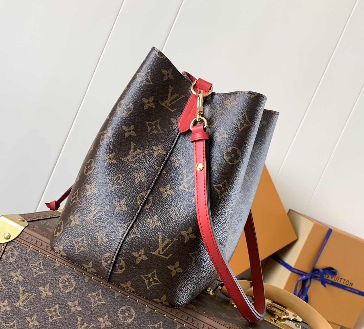 Burgundy handbag(179)17