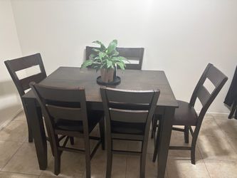 Dining Table Set - Free