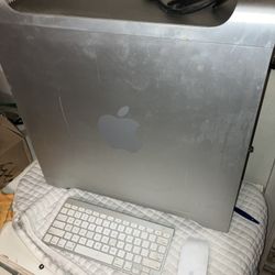 A1289 Mac Pro. (32GB Ram, Quad core Processor, Includes Mouse And Keyboard. NO HARD DRIVE)