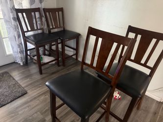 Kitchen table set W/ 4 chairs