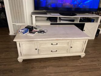 Lift top coffee table