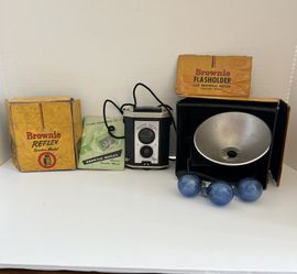 Vintage Brownie Reflex Synchro & Flash holder