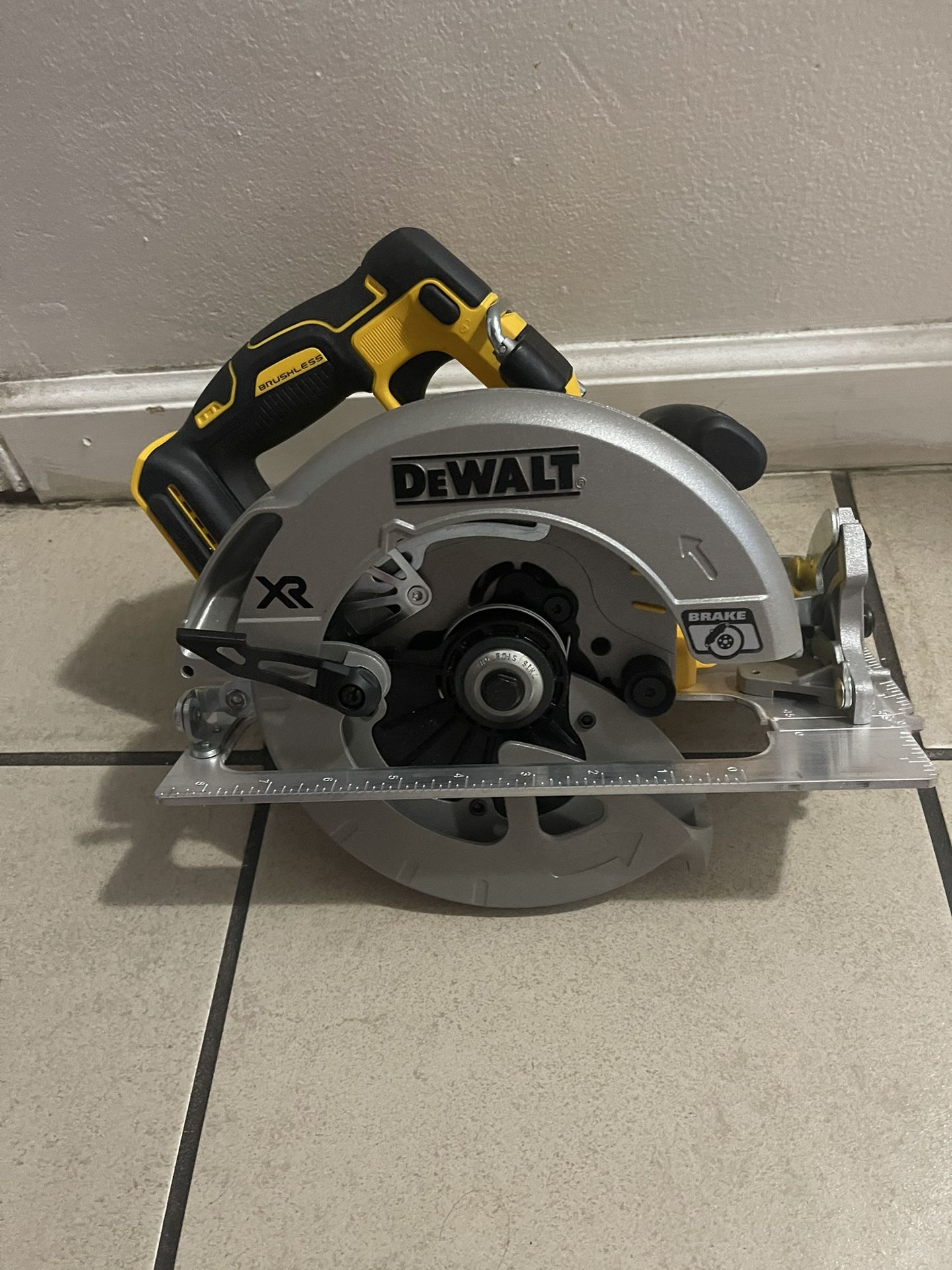Dewalt Circular Saw Xr Brush less 20v. $110 Especial Week π₯π₯ Tool Only Pick Up In Van Nuys
