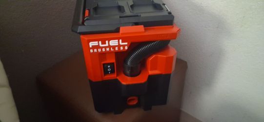 Milwaukee packout 2.5 gallon wet/dry vacuum