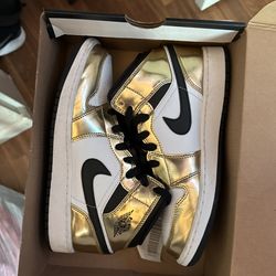 Jordan Gold 1's