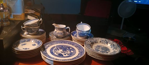 Antique Blue Willow Glass Tea Set With 8 Tea Cups And 8 Plates 