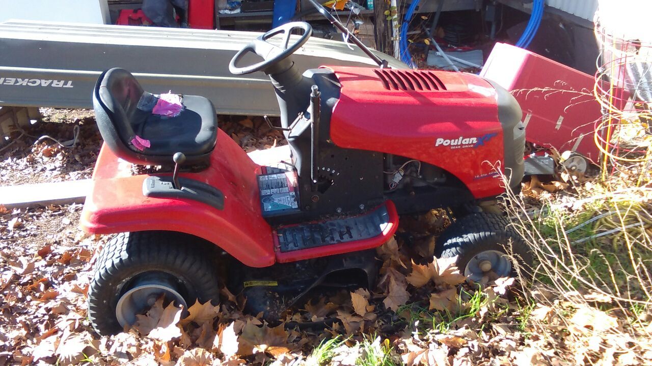 Poulan xt gear drive 16.5 hp 42 inch deck riding lawn mower for