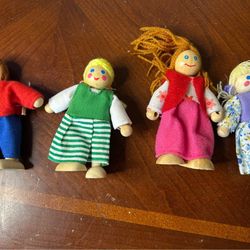 MELISSA & DOUG Dollhouse Dolls Wooden Family Set Montessori Miniatures