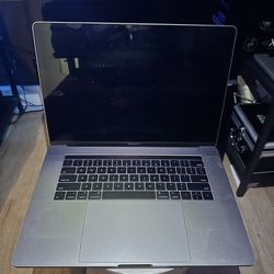 MacBook Pro 15” - 512 GB SSD, 16GB RAM, i7 (2016)