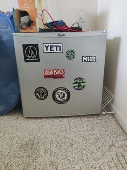 Avanti Mini fridge