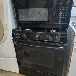 Gas Range And Free Microwave 