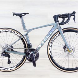 Trek Madone SLR 7 di2 Road Bike, Size - XS, Carbon aero road bike with carbon wheels