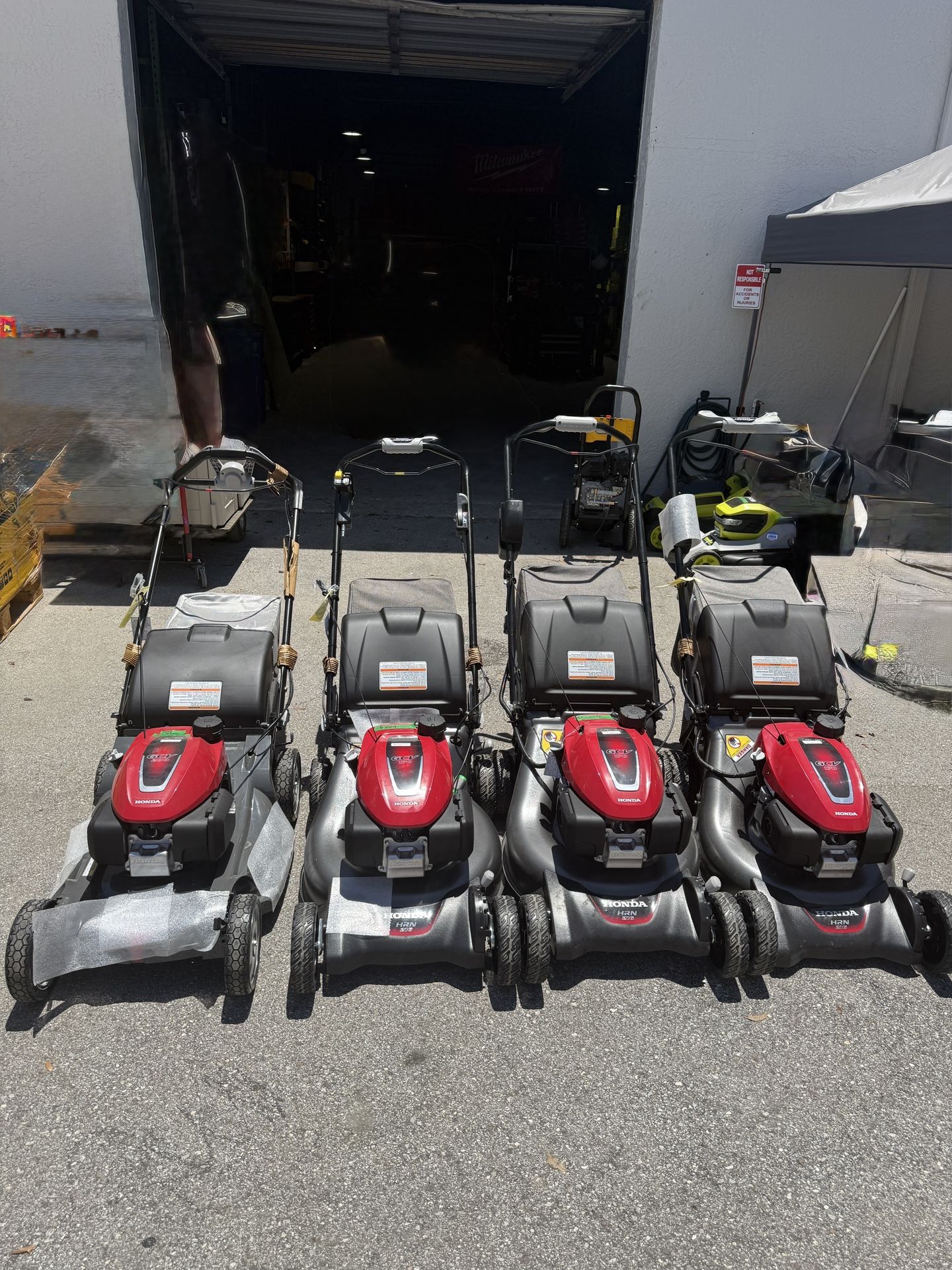 Lawn Mowers! Battery and Gas ⛽️(Read ad)