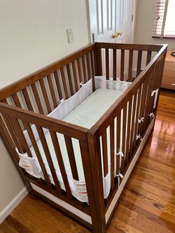 Free crib with a mattress