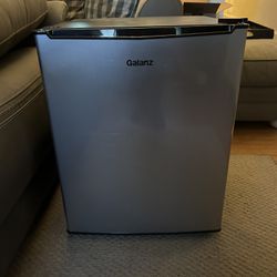 Galanz Mini Refrigerator (2.7 Cu Ft)