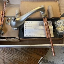 Delta Deck Mounted Tub Faucet 